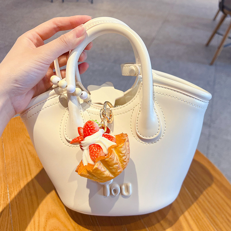 Creative PU Strawberry Egg Tar - đánh giá và giá Car Accessories Japan